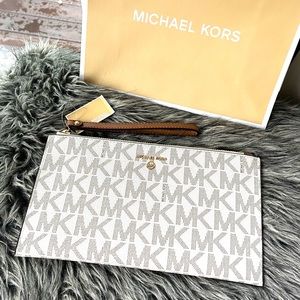 NWT Authentic MK signature monogram logo wristlet